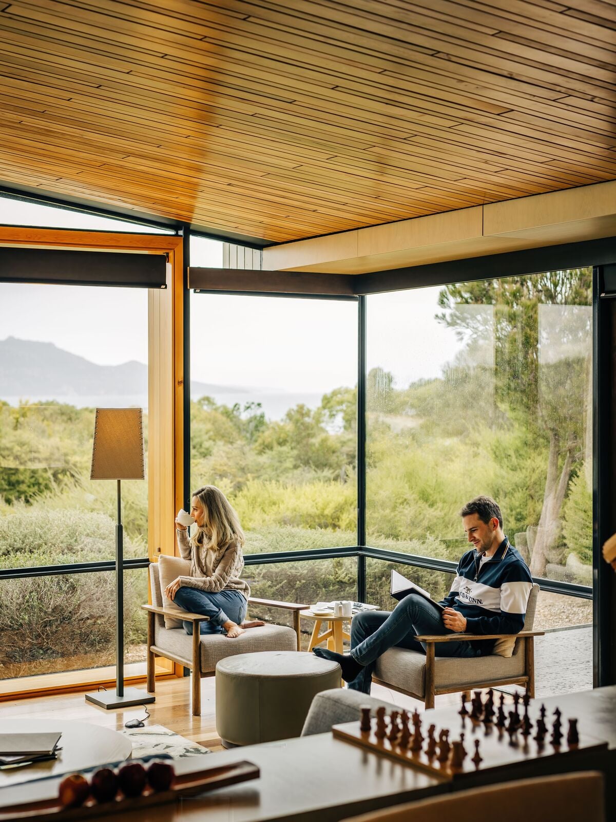 Saffire - Pavillion - In Room - Talent - People